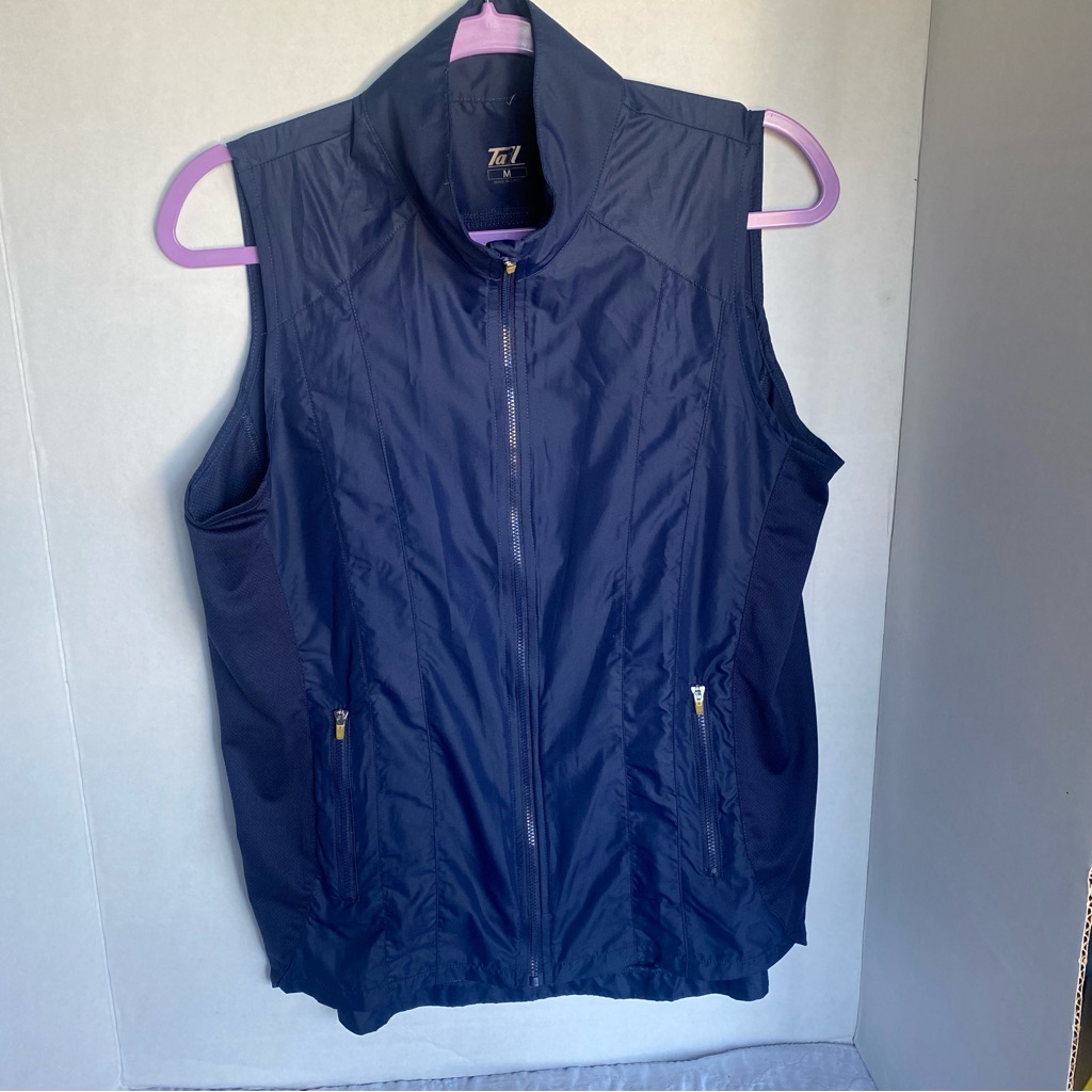 Tail Golf Women’s Size M Tech Vest Full Front Zipper 2 Front Zip Pockets. Navy
